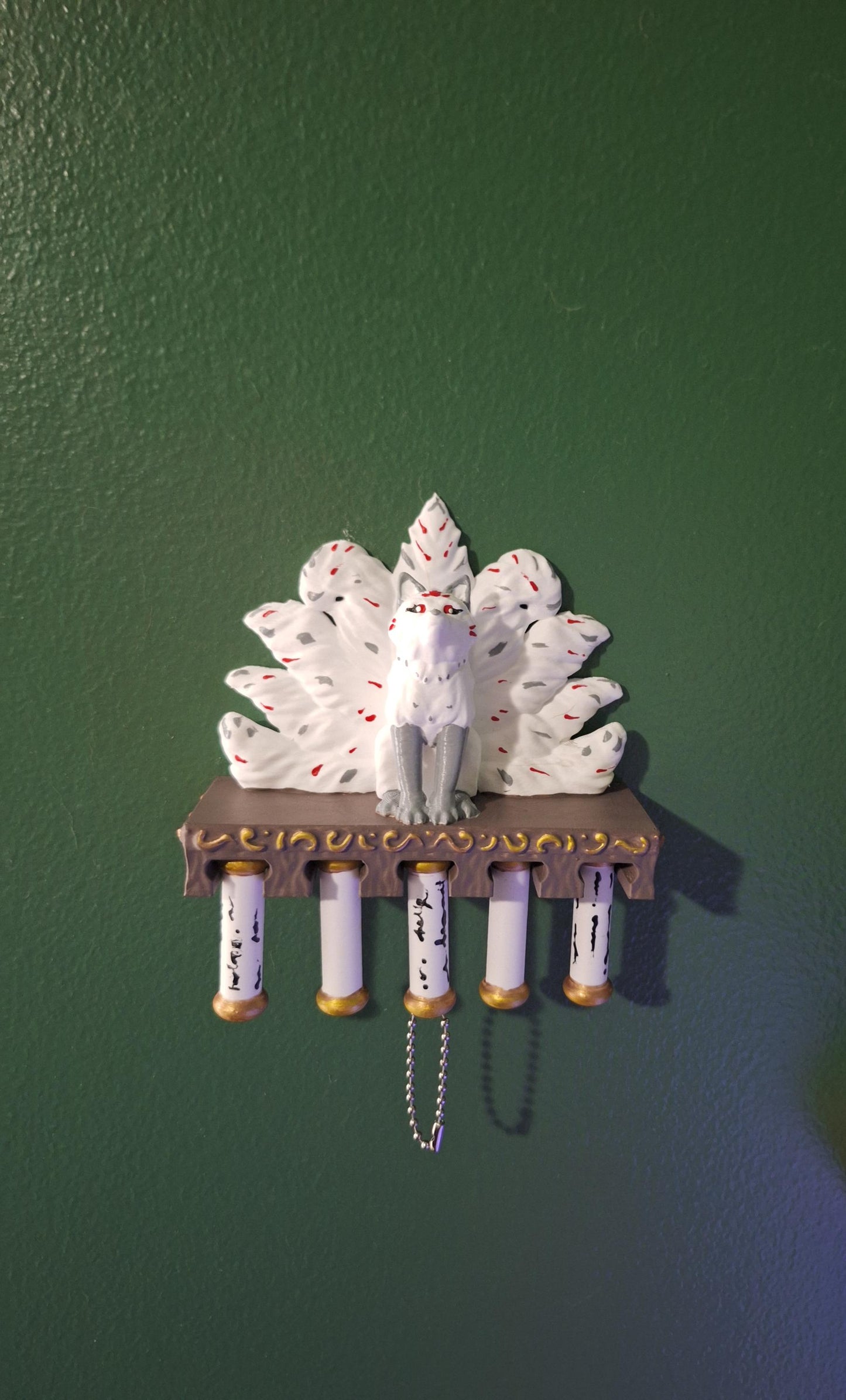 3D printed and painted kitsune key hook holder / 3d white kitsune fox key rack hook / 3d printed kistune scroll wall decor accessories