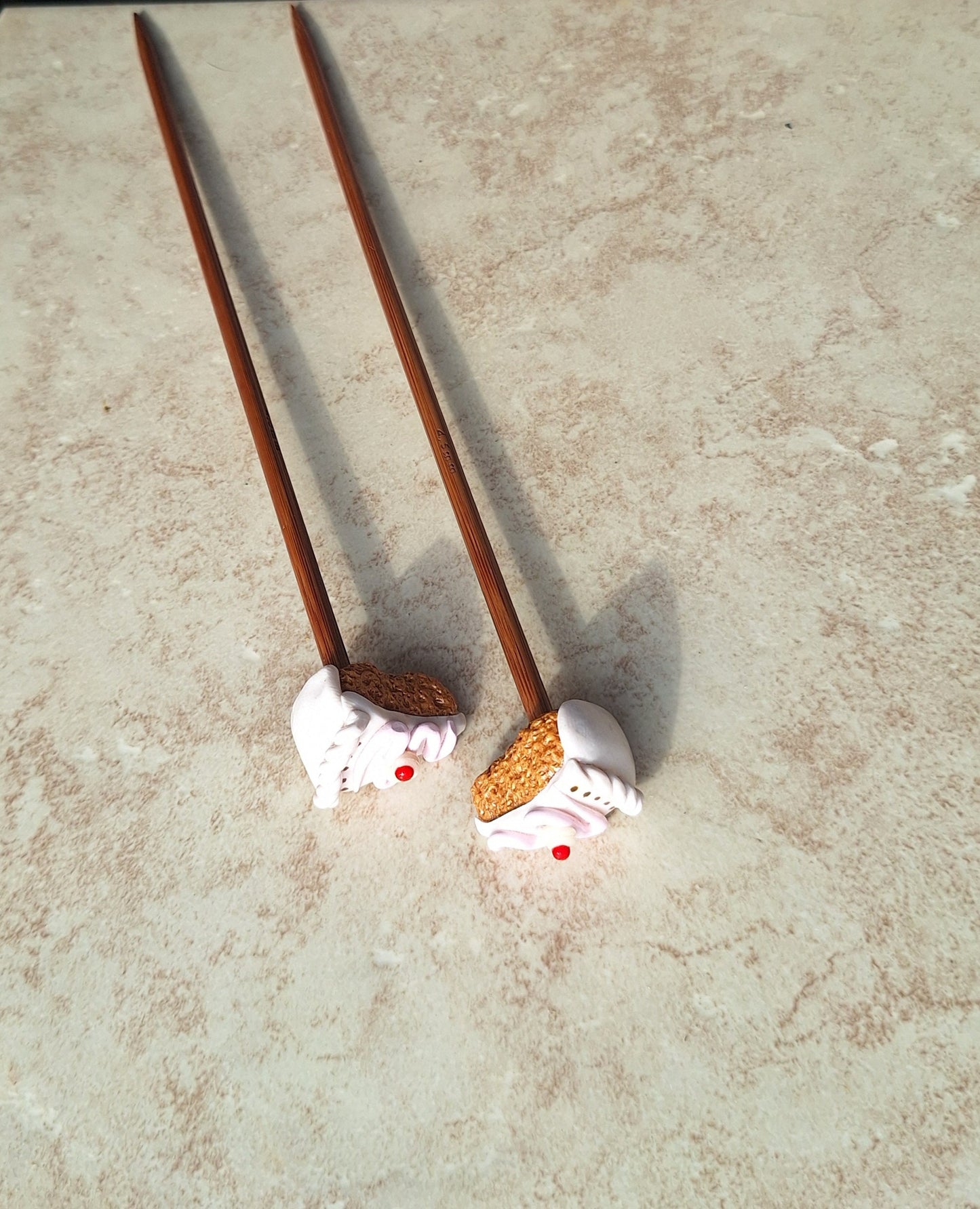 Set of 2 cake slices knitting needles / polymer clay knitting needles / decorative piece of cake knitting needles knitting accessory crochet