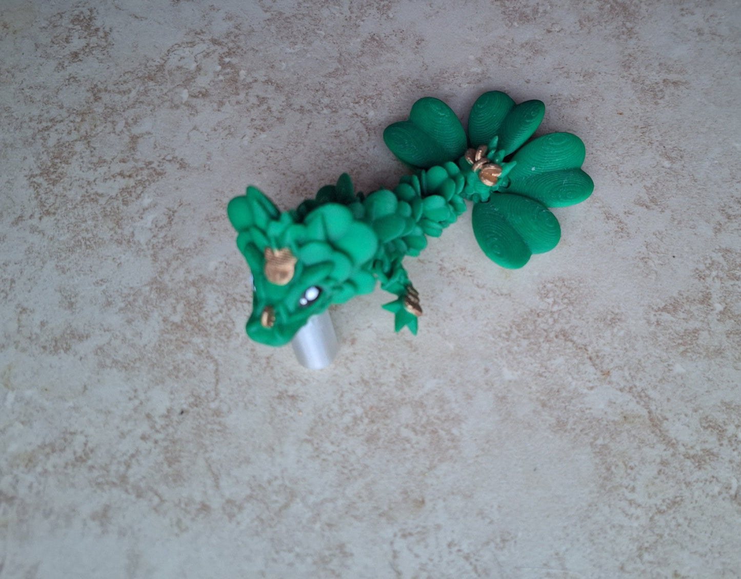 3D articulated clover dragon straw cap / 3d printed dragon animals / st patricks day lucky gold tadling straw topper cover Fidget figurines