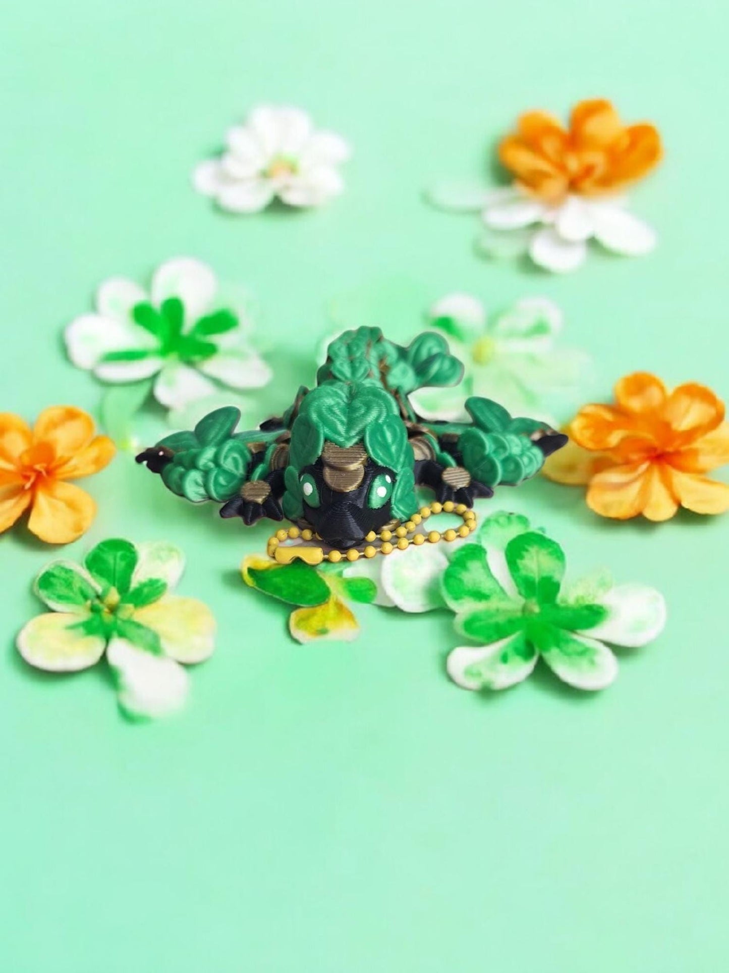 3D articulated lucky clover wyvern dragon keychain / 3d printed animals / green gold wyvern dragon knick knack Fidget figurines key chain