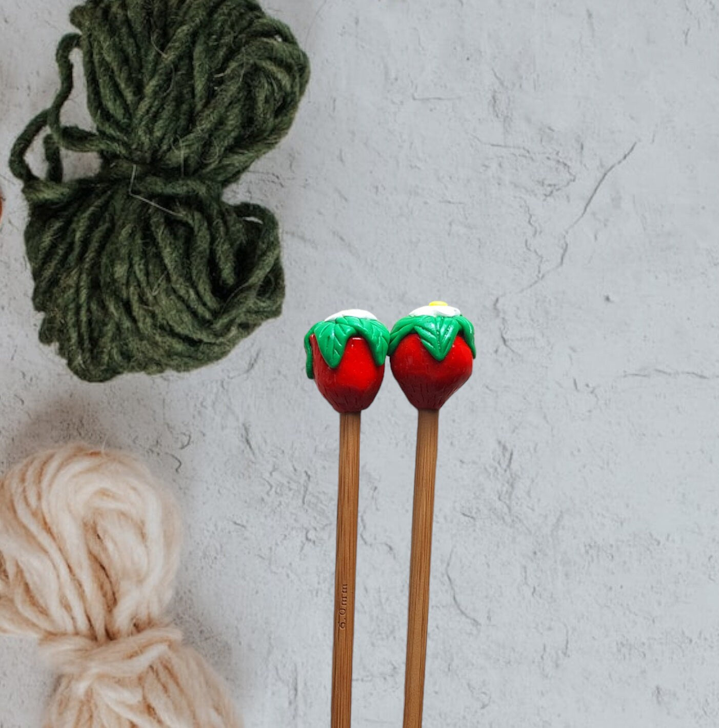Set of 2 red strawberry knitting needles / polymer clay knitting needles / decorative strawberry knitting needles knitting accessory crochet