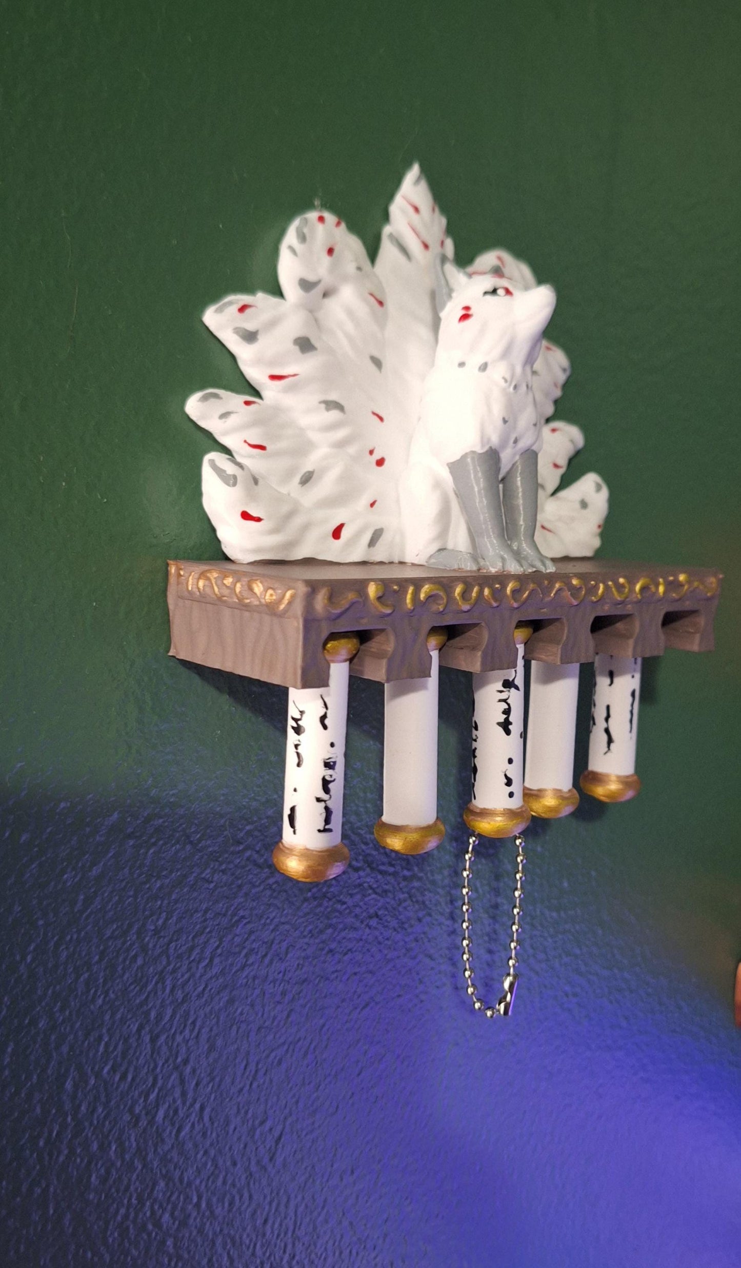 3D printed and painted kitsune key hook holder / 3d white kitsune fox key rack hook / 3d printed kistune scroll wall decor accessories