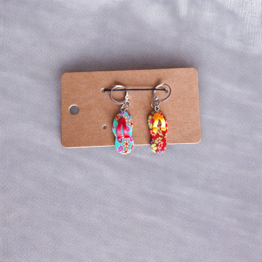 kawaii set of 2 RANDOM colorful flip flop  stitch markers / progress keeper knitting crochet charm / summer spring floral stitchmarker