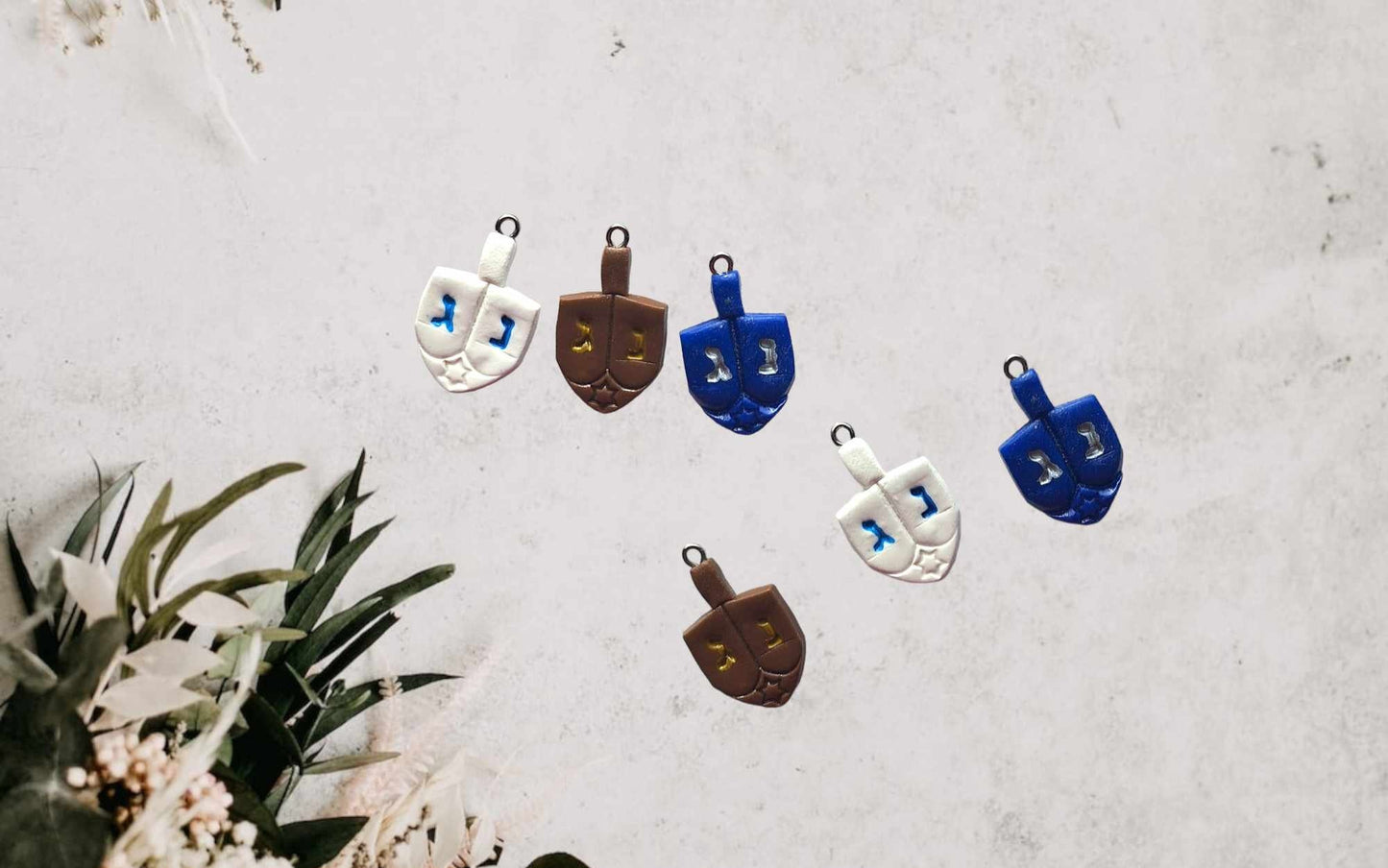 kawaii clay hanukkah dreidel charms / polymer clay star of david charms / jewish jewelry charms dreidel stitch marker