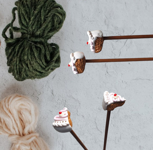 Set of 2 cake slices knitting needles / polymer clay knitting needles / decorative piece of cake knitting needles knitting accessory crochet
