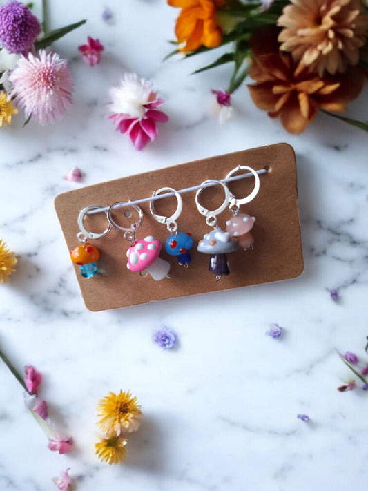 kawaii set of 5 random colorful mushroom toadstool stitch marker / set of 5 progress keeper knitting crochet charm / toadstool stitchmarker