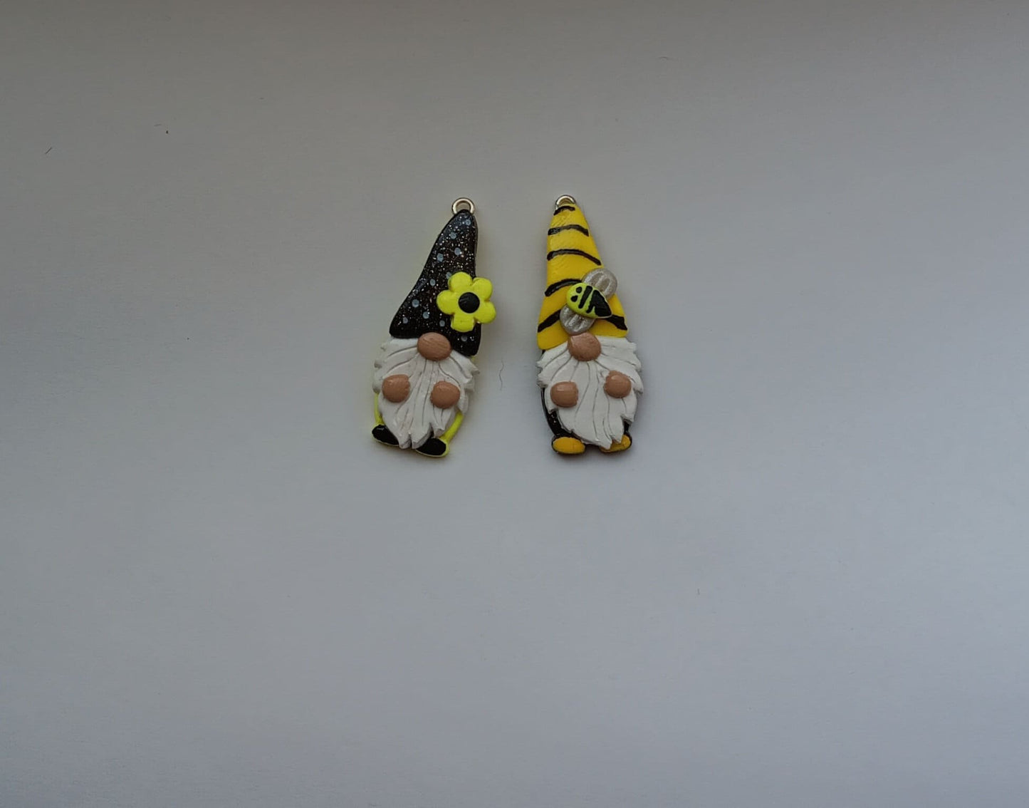 Kawaii summer bee daisy gnome charms / polymer clay floral daisy gnome charms / bumblebee gnome charms / black yellow summer gnome charms