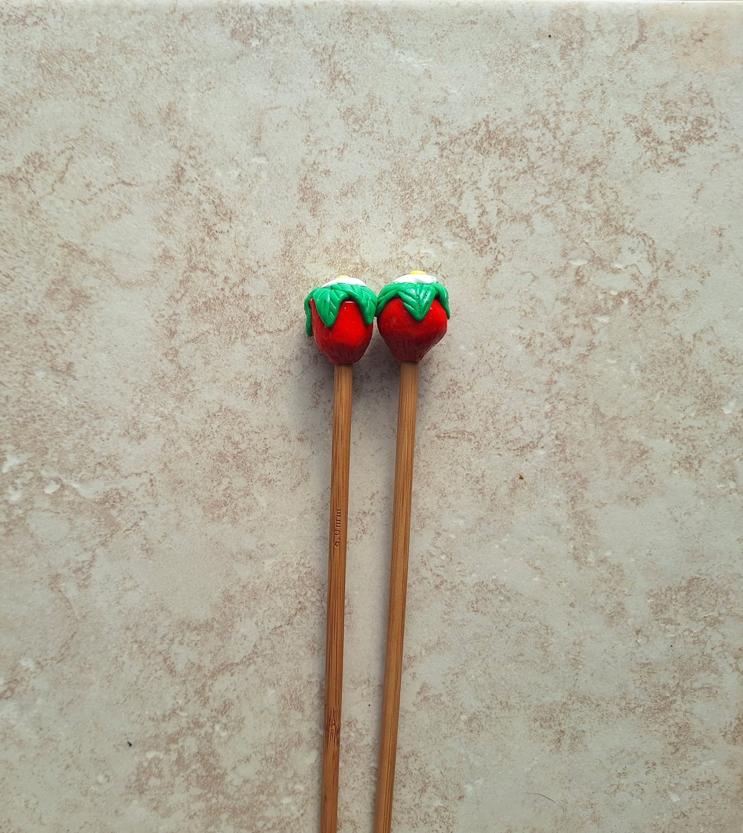 Set of 2 red strawberry knitting needles / polymer clay knitting needles / decorative strawberry knitting needles knitting accessory crochet