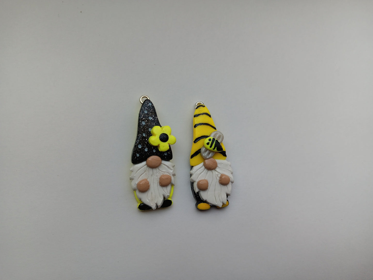 Kawaii summer bee daisy gnome charms / polymer clay floral daisy gnome charms / bumblebee gnome charms / black yellow summer gnome charms