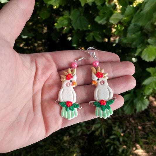 Kawaii clay cute cockatoo bird earrings / polymer clay colorful bird earrings animal jewelry / clay earrings / safari jungle earrings