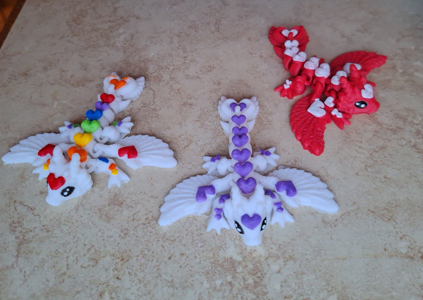 3D articulated light heart dragon keychain / 3d printed dragon animals / rainbow heart dragon knick knack Fidget figurines key chain