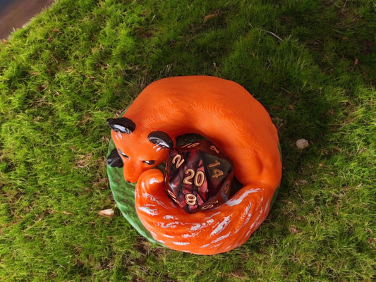 3D printed small fox dice guardian / 3d playful orange fox dice buddy / 3d printed d20 dice guardian