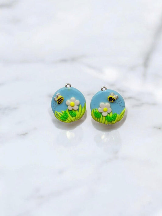 Kawaii bee daisy flower charms / polymer clay spring summer charms / kawaii daisy charms / kawaii floral jewelry / flower bumblebee charms