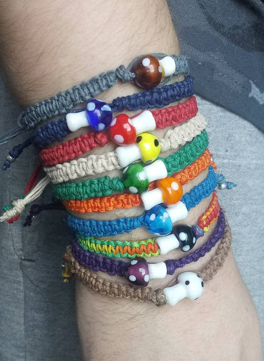 Adjustable hemp toadstool bracelet / adjustable hemp bracelet / hemp jewelry / Adjustable hemp mushroom bracelet