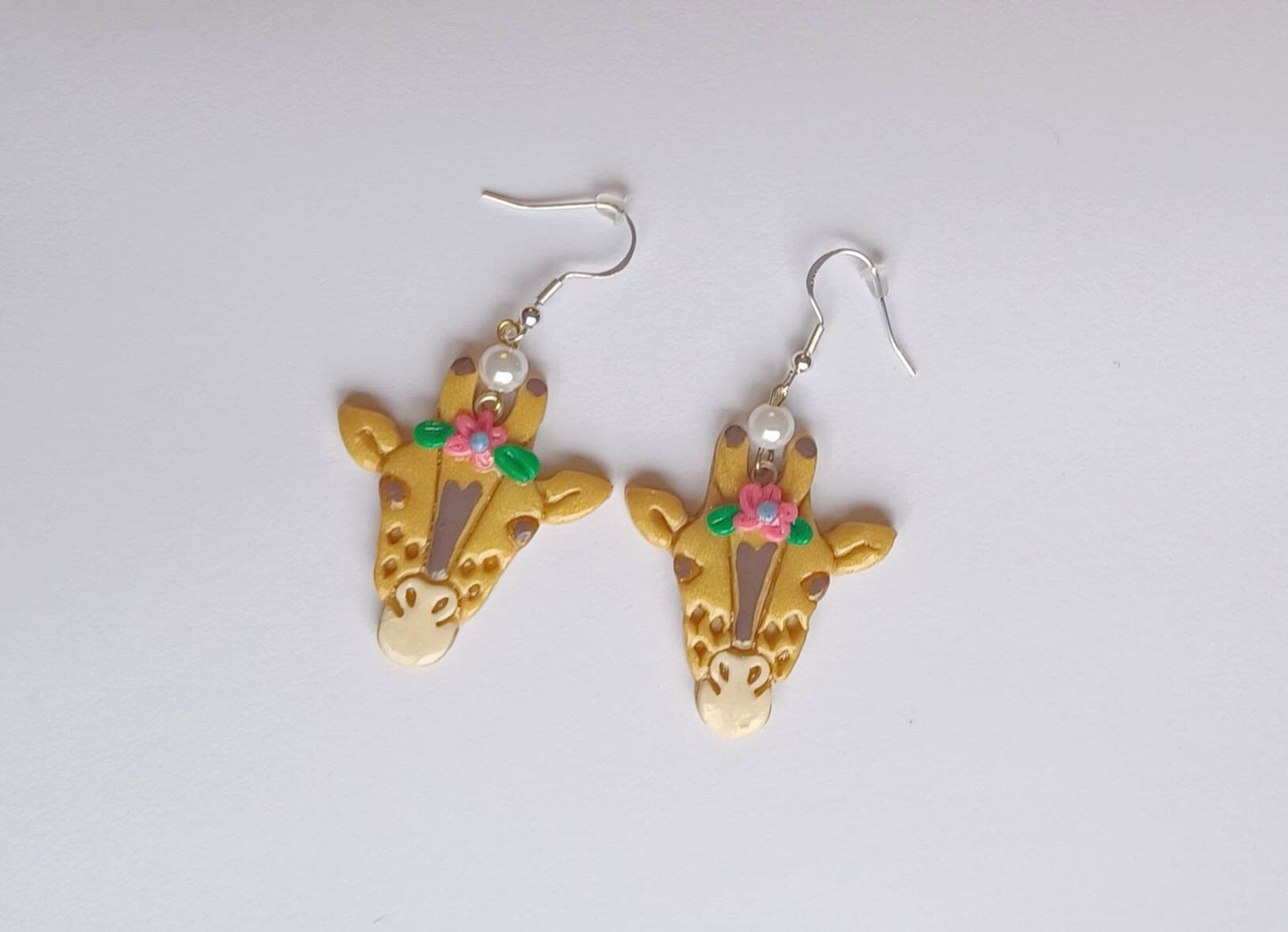 Kawaii floral giraffe earrings / polymer clay giraffe earrings / kawaii animal jewelry / floral earrings / safari jungle earrings