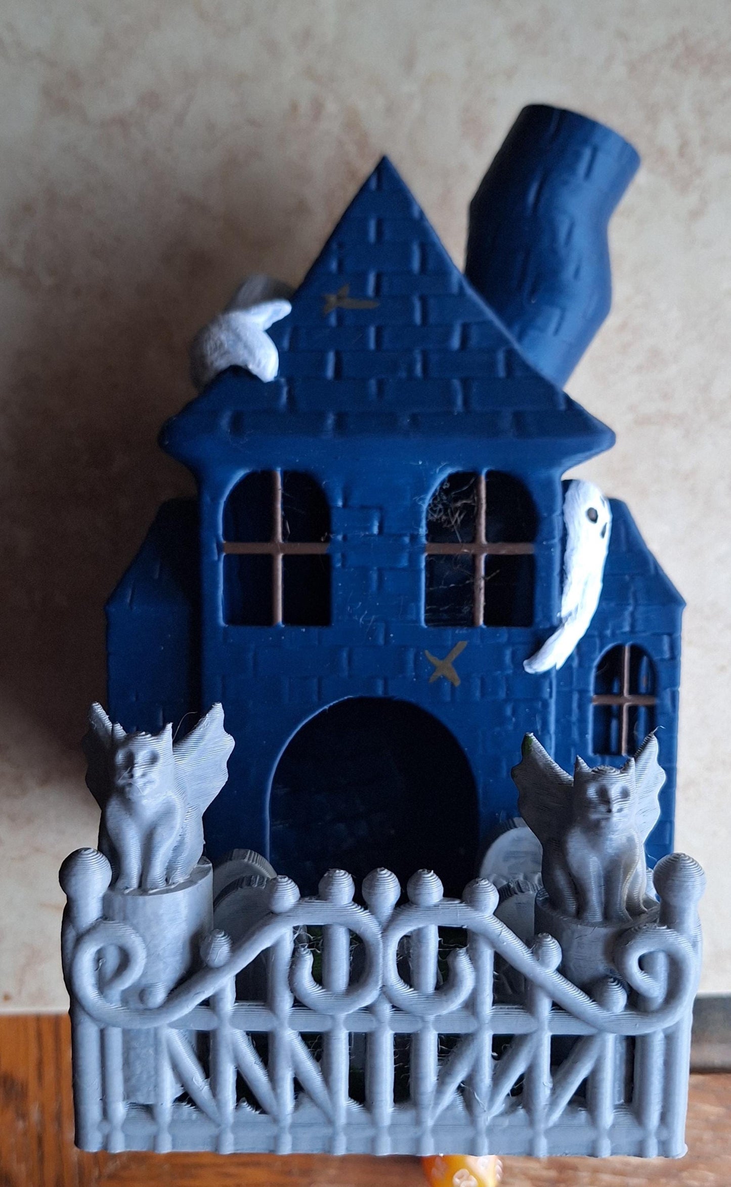 3D printed and painted dark blue haunted house dice tower / 3d spooky halloween dice tower / 3d printed d20 dice tower roller