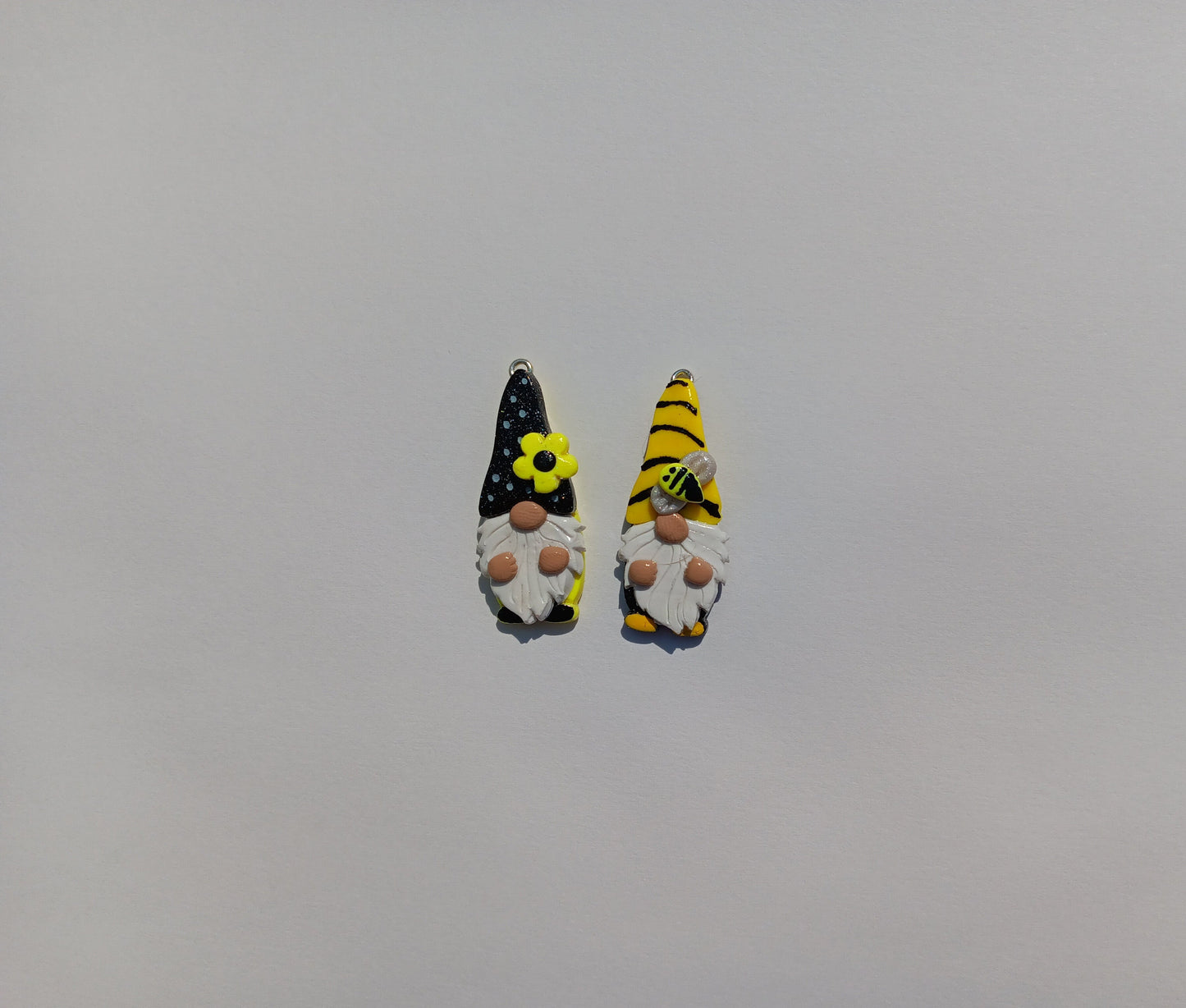 Kawaii summer bee daisy gnome charms / polymer clay floral daisy gnome charms / bumblebee gnome charms / black yellow summer gnome charms