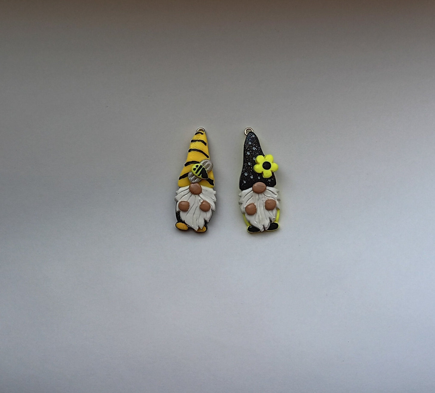 Kawaii summer bee daisy gnome charms / polymer clay floral daisy gnome charms / bumblebee gnome charms / black yellow summer gnome charms