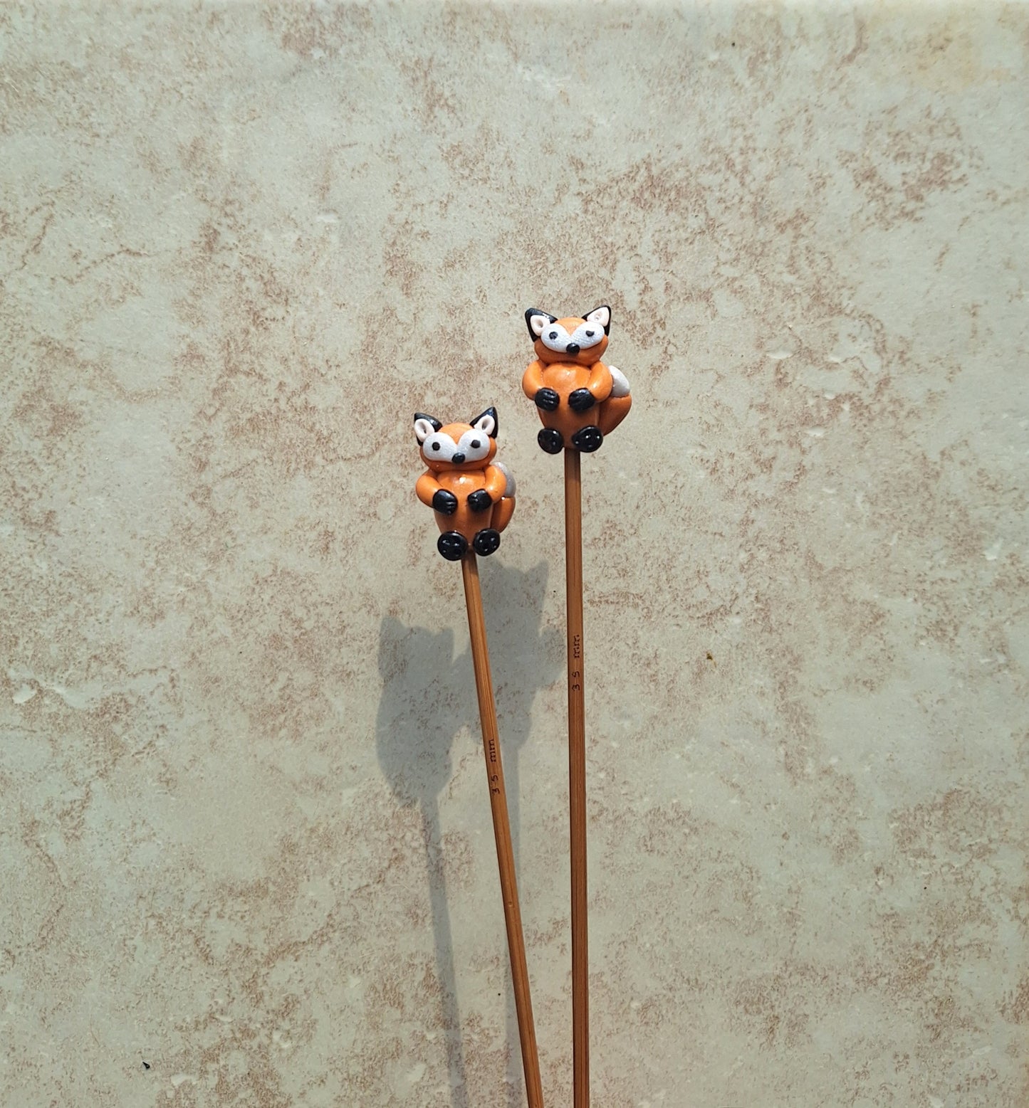 Set of 2 orange red fox knitting needles / polymer clay knitting needles / decorative fox animal knitting needles knitting accessory crochet