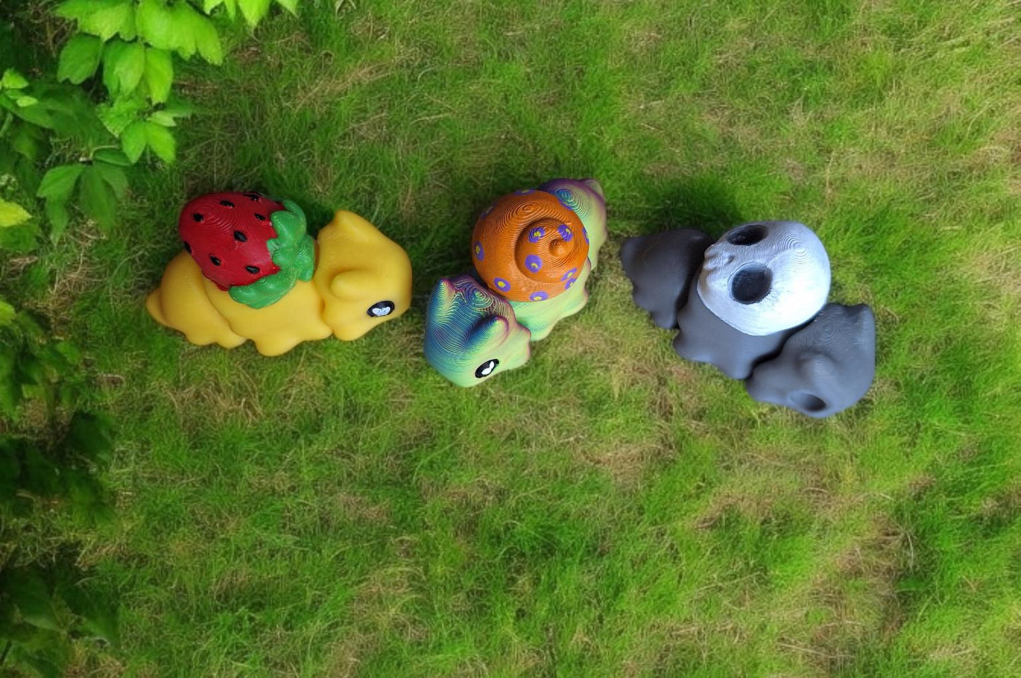 3D articulated snail insect bug / 3d printed strawberry skull snail / 3d printed animals figurine knick knack Fidget decor