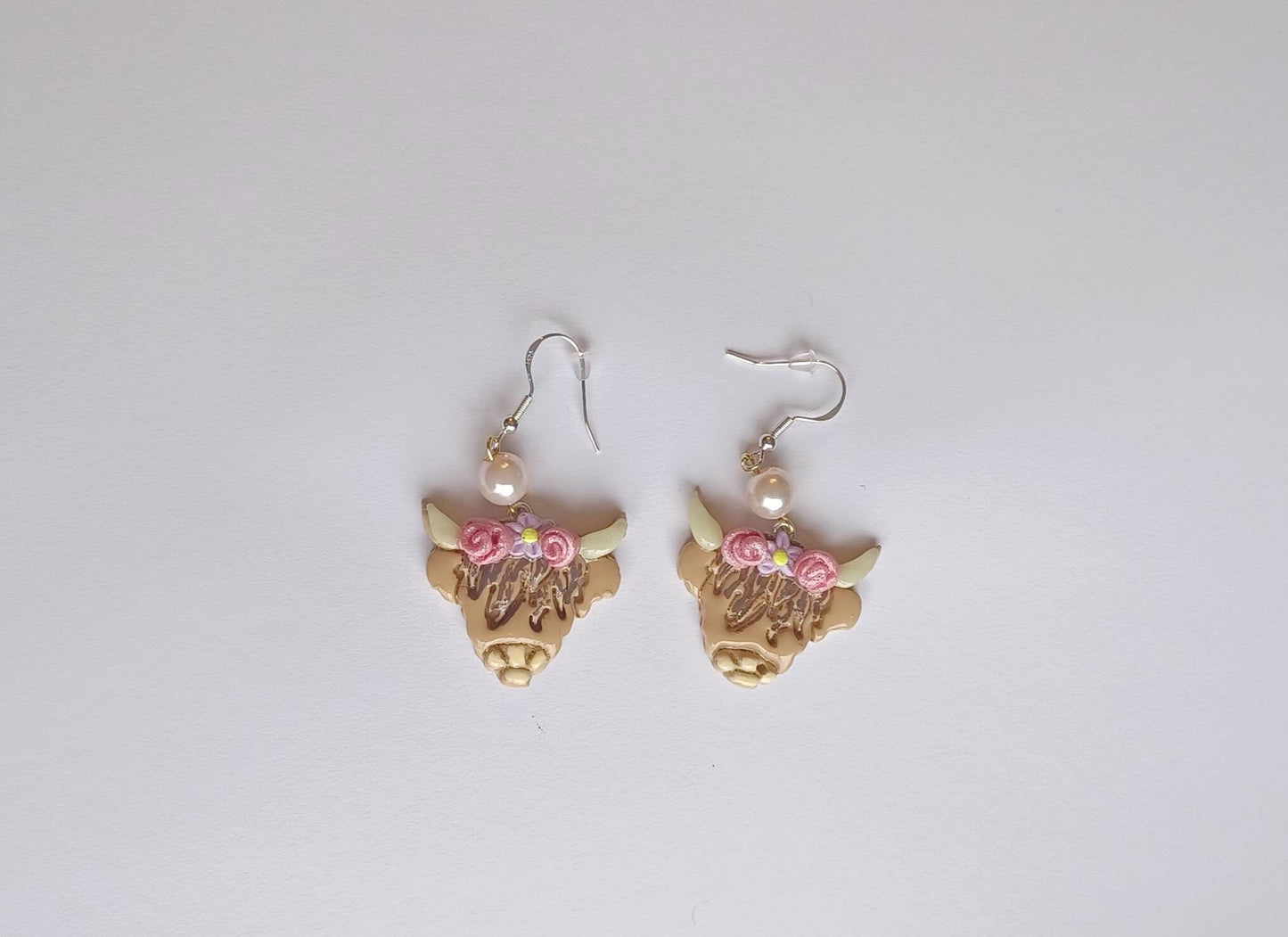 Kawaii floral cow earrings / polymer clay highland cow earrings / kawaii animal jewelry / floral earrings / floral Highland cow earrings