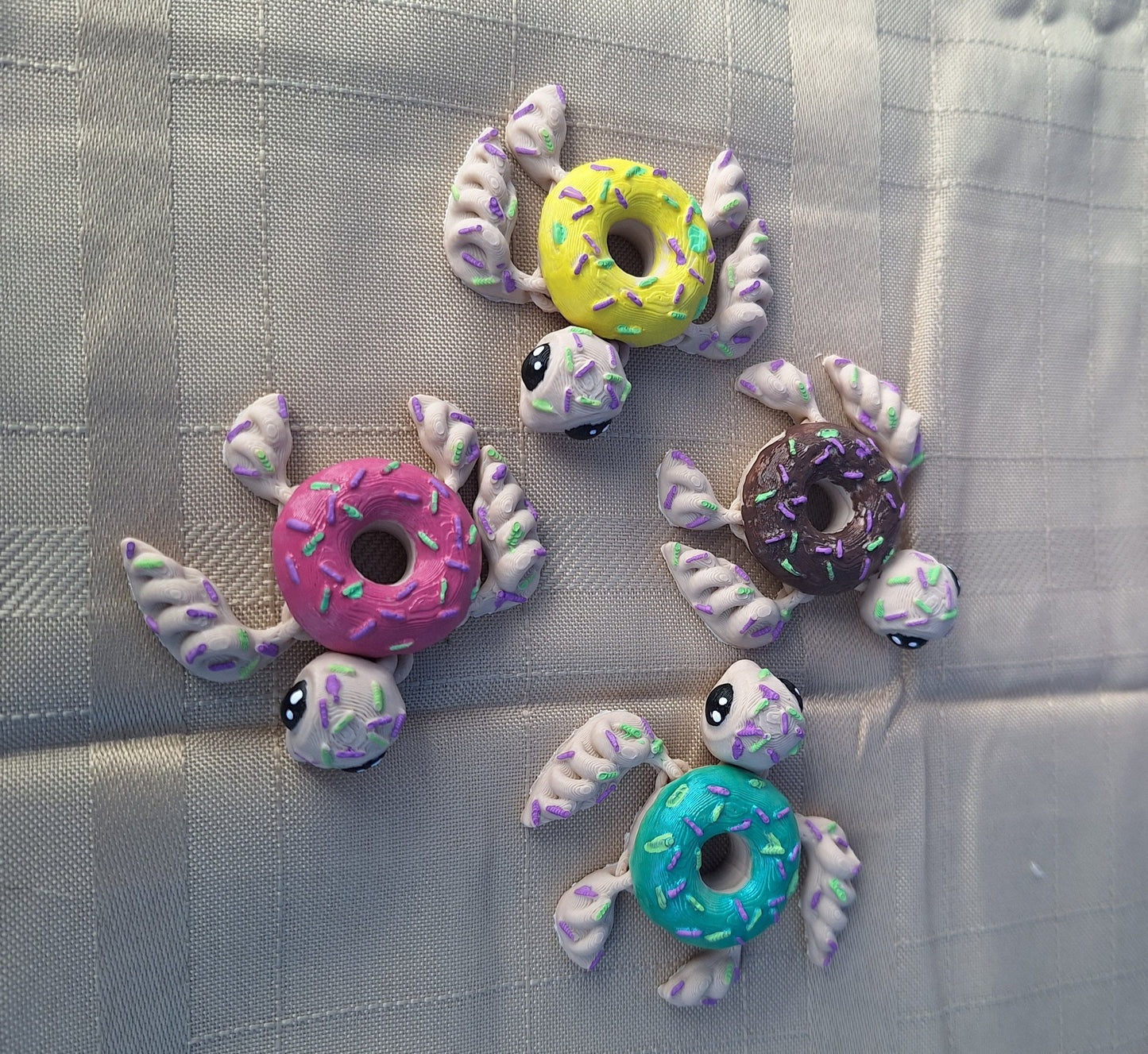 3D articulated frosted donut turtle / 3d printed turtle animals / dessert breakfast iced donut turtle knick knack Fidget figurines