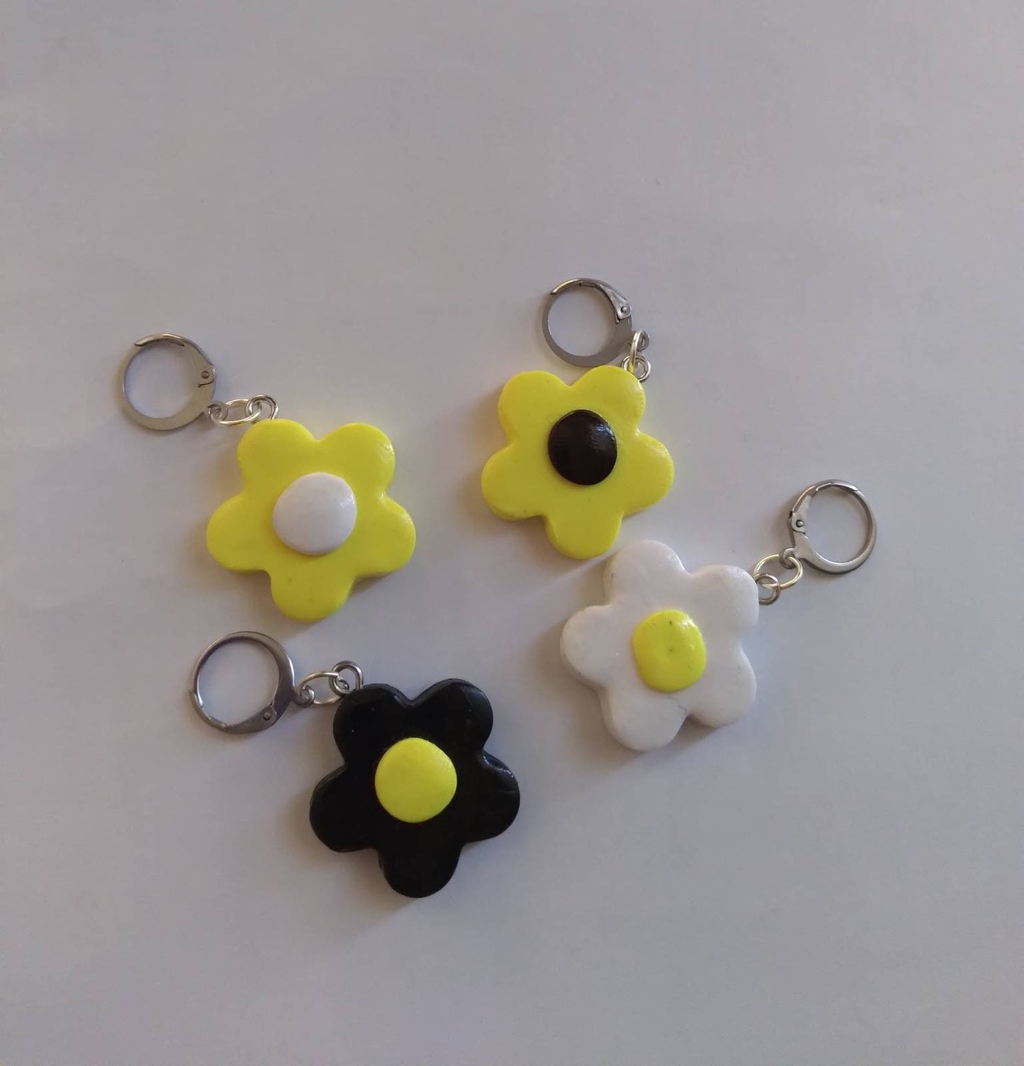 Stitch markers set of 4 floral / flower stitch markers / daisy stitch markers