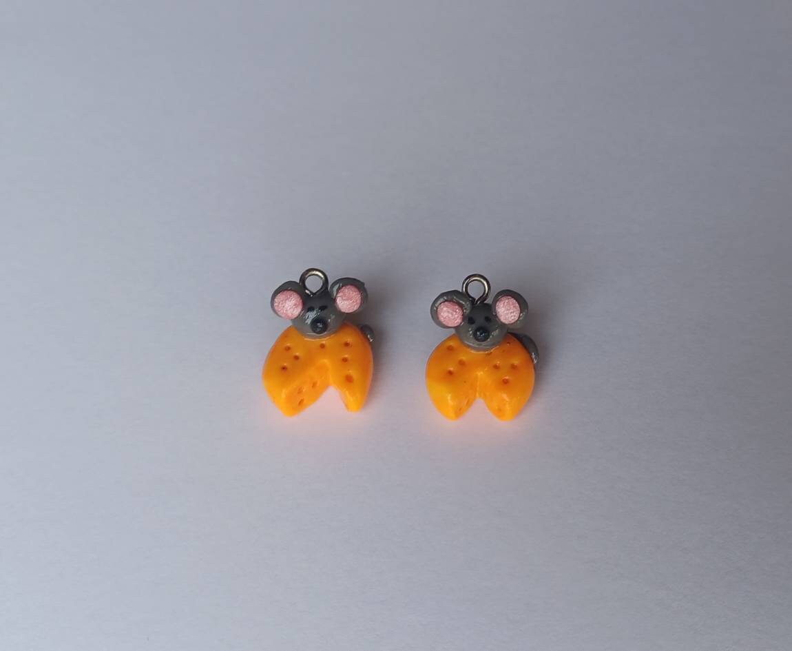Kawaii mouse charms / polymer clay mouse in cheese charms / kawaii animal charms / kawaii mouse jewelry
