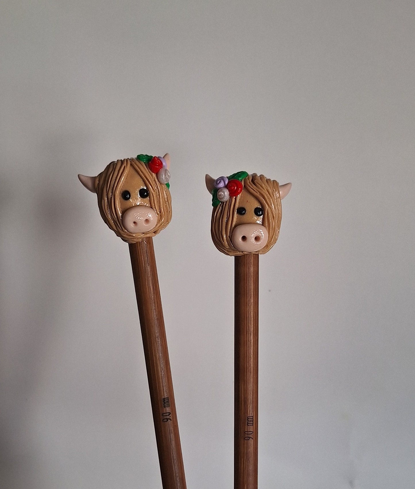 Set of 2 tan highland cow knitting needles / polymer clay knitting needles / decorative rose floral cow needles knitting accessory crochet
