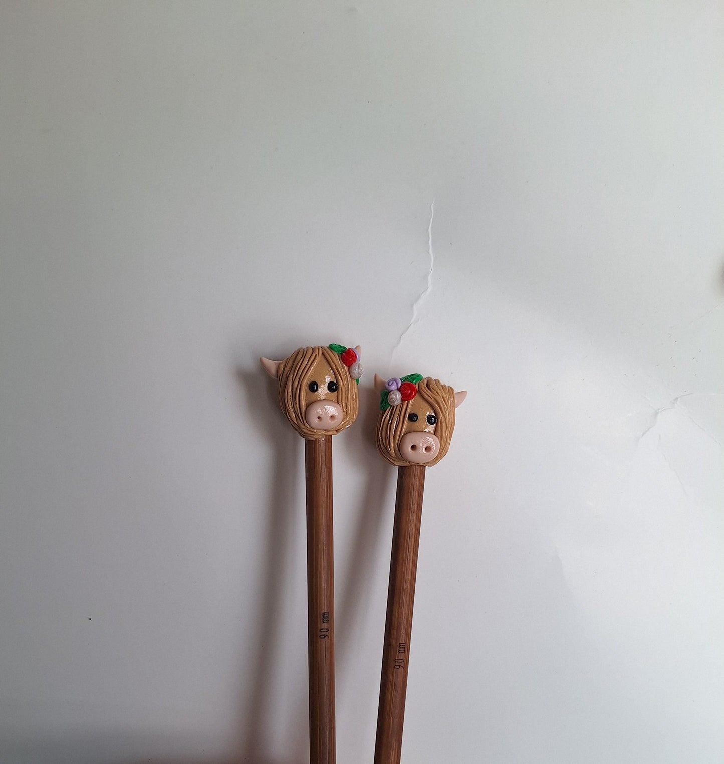 Set of 2 tan highland cow knitting needles / polymer clay knitting needles / decorative rose floral cow needles knitting accessory crochet