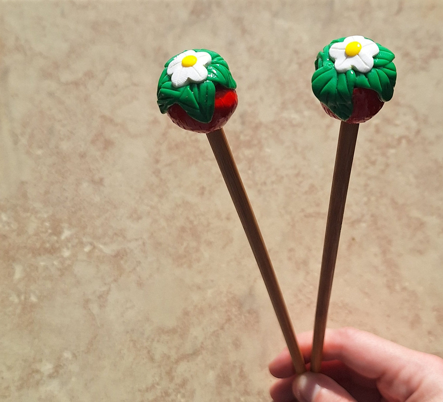 Set of 2 red strawberry knitting needles / polymer clay knitting needles / decorative strawberry knitting needles knitting accessory crochet