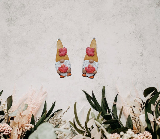 Kawaii thanksgiving gnome charms / polymer clay gnome charms / kawaii fall maple leaf charms / fall leaf gnome charms jewelry stitch marker