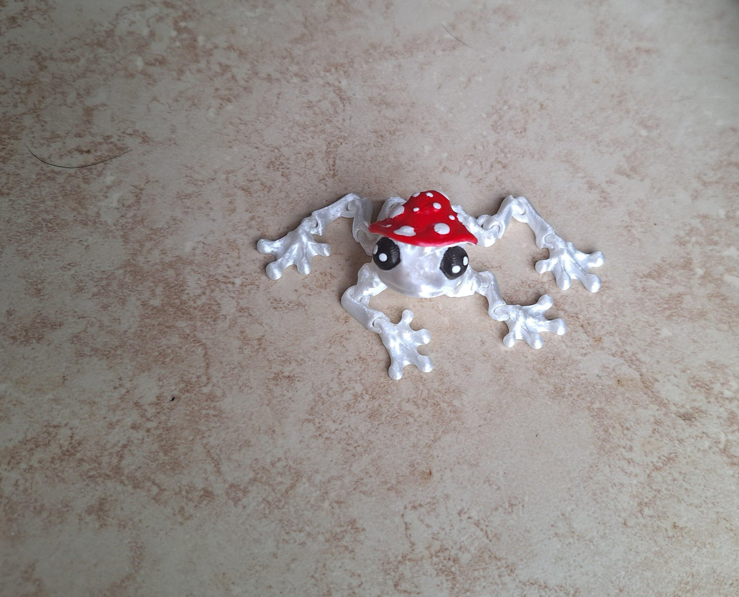 3D articulated red white mushroom frog / 3d printed turtle animals / red toadstool frog knick knack Fidget figurines