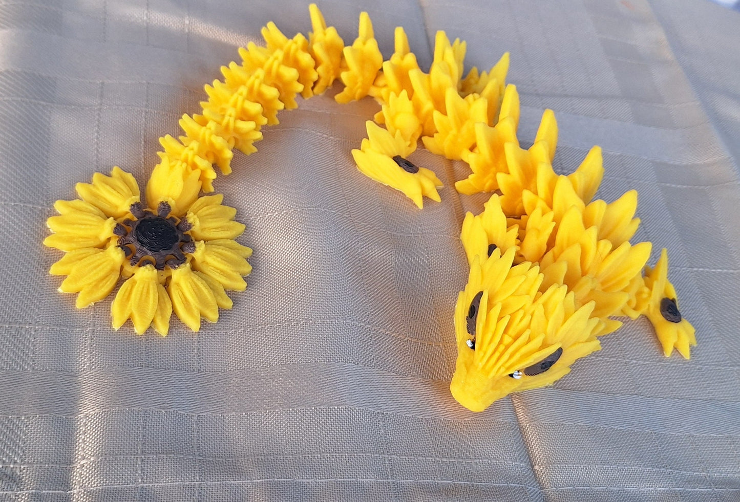 3D articulated yellow black brown sunflower dragon / 3d printed dragon animals / sunflower dragon knick knack Fidget figurines