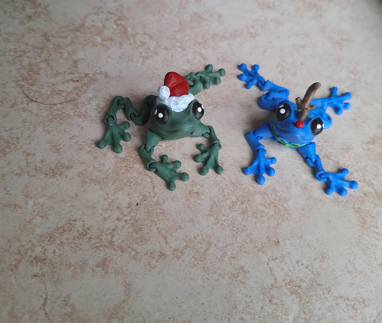 3D articulated blue green festive frogs / 3d printed holiday christmas animals / reindeer santa frog knick knack Fidget figurines