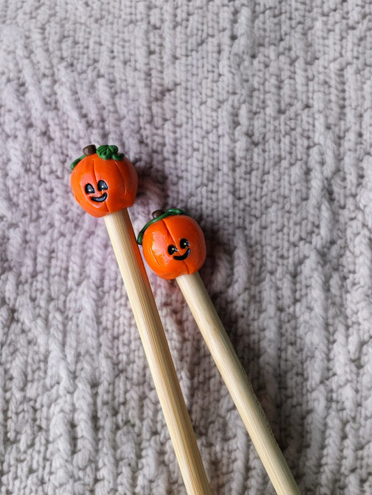 Set of 2 pumpkin jackolantern knitting needles / polymer clay knitting needles / decorative fall halloween needles knitting accessory croche