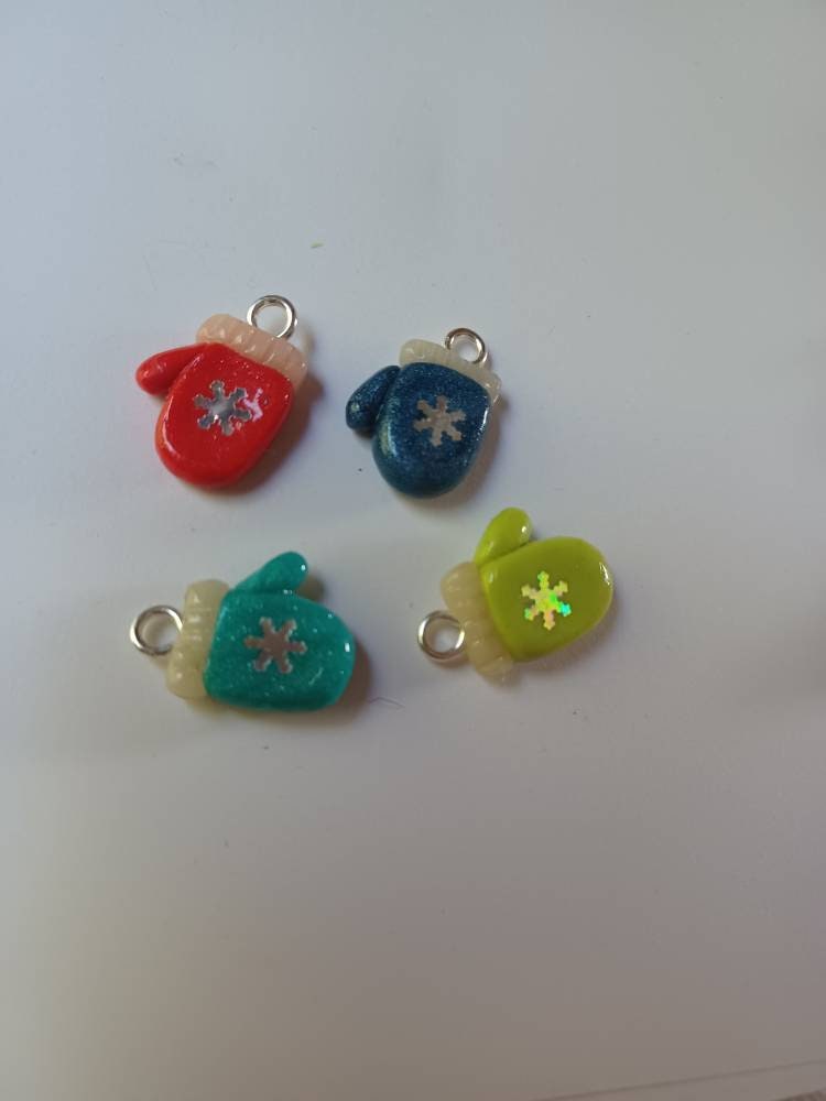 Kawaii winter mittens charm set / polymer clay mitten charms /  Christmas jewelry charms / Santa charm / Santa hat