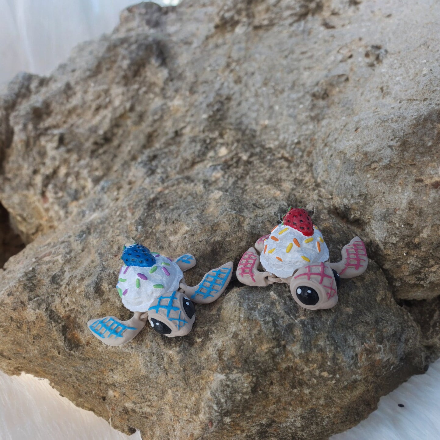 3D articulated ice cream sundae dessert turtle / 3d printed turtle animals / strawberry icecream turtle knick knack Fidget figurines