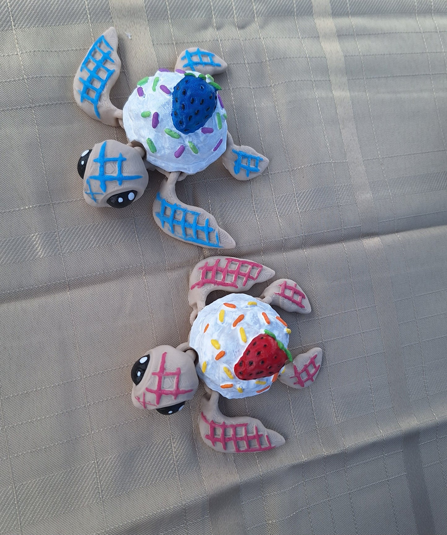 3D articulated ice cream sundae dessert turtle / 3d printed turtle animals / strawberry icecream turtle knick knack Fidget figurines