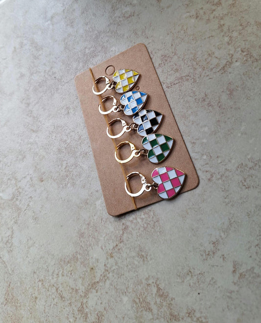 kawaii set of 5 colorful checkered heart stitch marker / set of 5 heart progress keeper knitting crochet charm / retro check stitchmarker