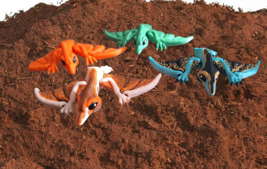 3D articulated assorted color tiny pterodactyl / 3d printed flappy dinosaur dino animals / dinosaur knick knack Fidget figurines