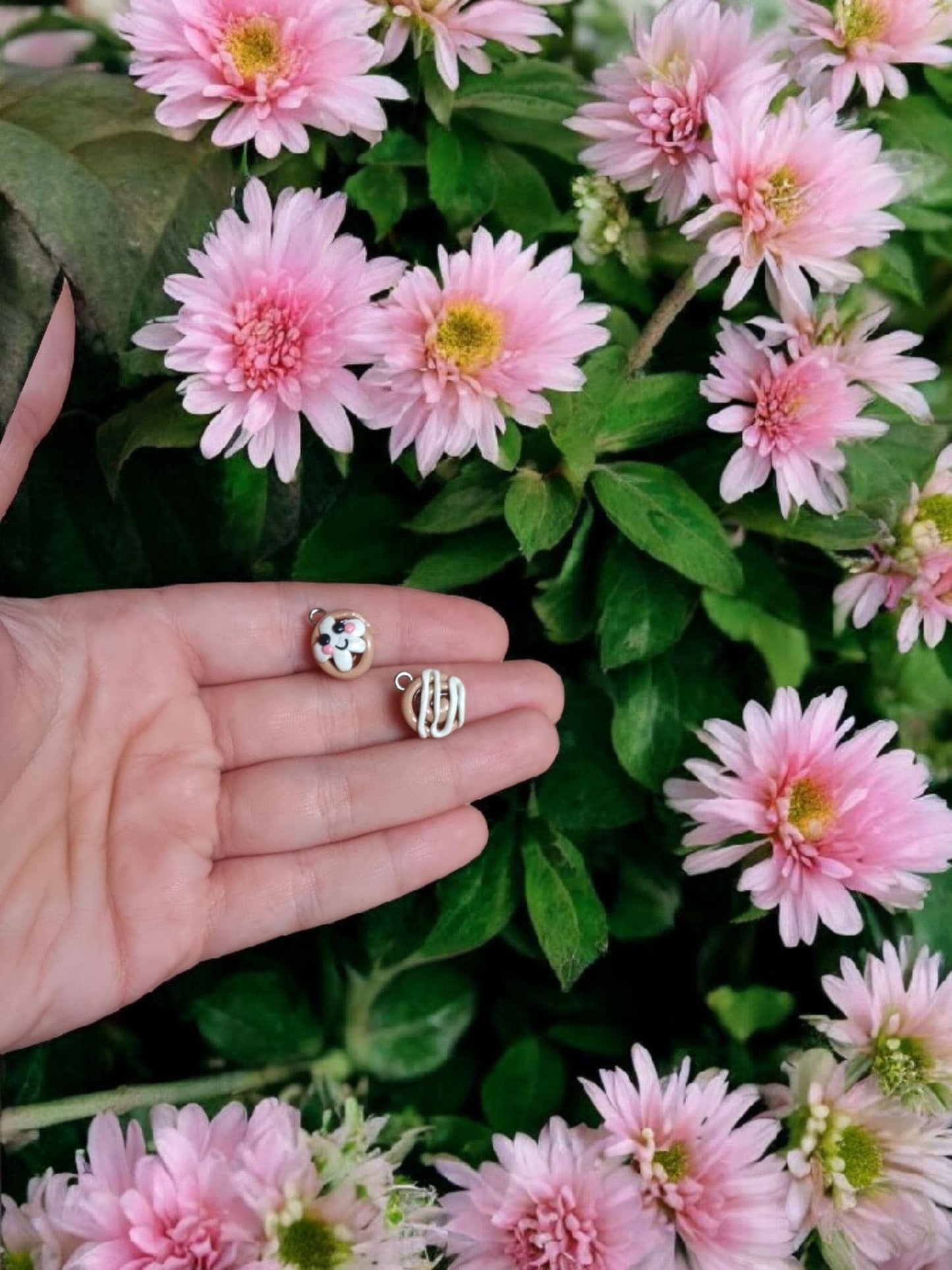 Polymer clay cinnamon roll charms / cute clay cinnamon roll food dessert breakfast charms jewelry stitch marker progress keeper notions